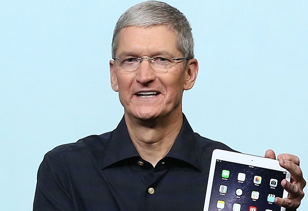Глава Apple заметил iPhone на картине Рембрандта